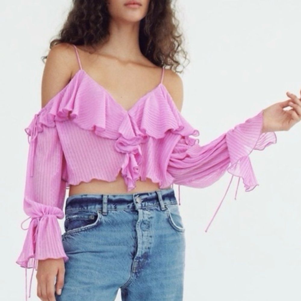 NEW ZARA pink ruffled & pleated cold shoulder cropped blouse women’s size medium